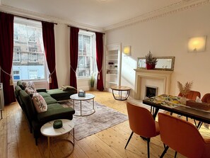 Unclassified image, 2 of 24, button - Luxurious Victorian 3Bedroom Flat in the Heart of Edinburgh (Edinburgh)