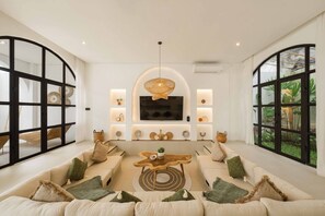 TV - 2BR Bali Villa Near Uluwatu Surf & Beach Clubs (South Kuta)