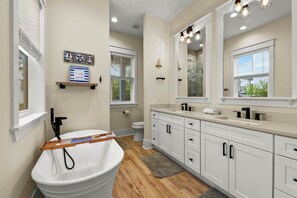 Hair dryer, towels - Retreat at 30A - Santa Rosa Beach (Santa Rosa Beach)