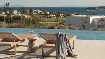Bar en bord de piscine