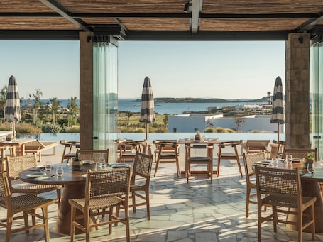 Restaurante. Ovea Paros