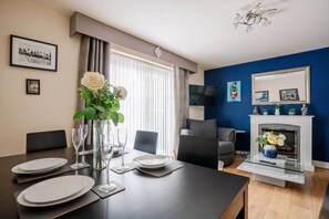 Dining - 2 Bedroom Home Garden Parking WI-FI self check in (Bootle)