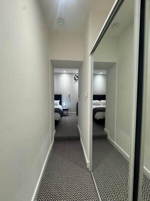 2 bedrooms, iron/ironing board, WiFi, bed sheets - VERY Spacious 2 bed Apt City Centre Wi-Fi modern (Liverpool)