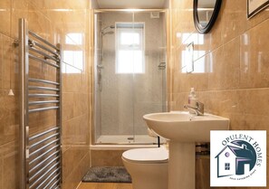 Handtücher, Seife, Toilettenpapier