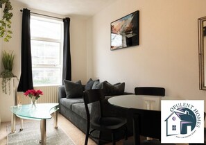 Interior - Delightful 5-bedroom house in charming Reading perfect for families (Reading)