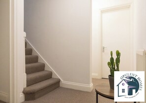 Interior - Delightful 5-bedroom house in charming Reading perfect for families (Reading)