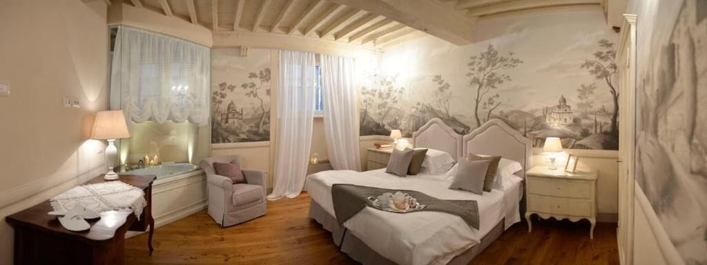 Minibar, coffres-forts dans les chambres, chambres insonorisées