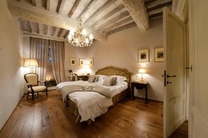 Deluxe Δίκλινο Δωμάτιο (Double ή Twin), Θέα στην Πόλη | Μίνι μπαρ, χρηματοκιβώτιο στο δωμάτιο, ηχομόνωση, σίδερο/σιδερώστρα 