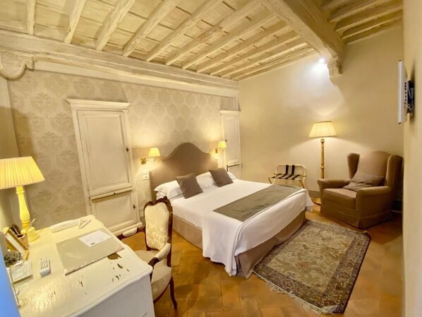 Deluxe Double Room, Courtyard View