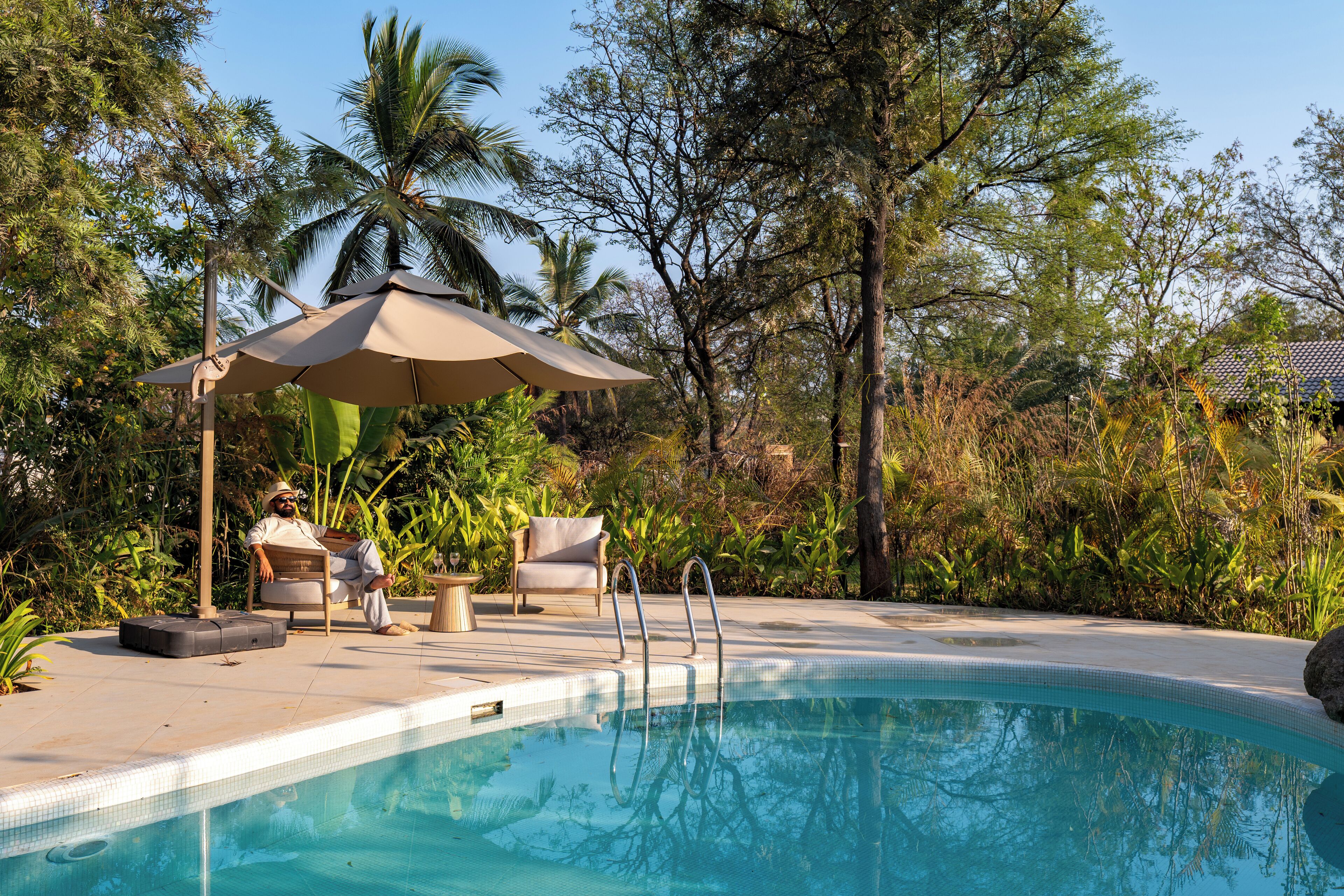 สระว่ายน้ำกลางแจ้ง