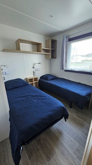 2 Schlafzimmer, Reisekinderbett, Bettwäsche