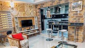 Luxury-Apartment, Balkon, Stadtblick | Wohnbereich