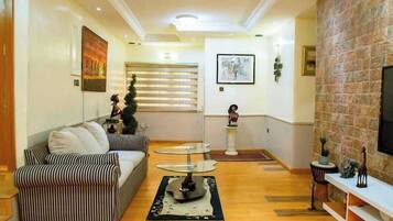 Apartament de luxe, balcó, vistes a la ciutat | Interior