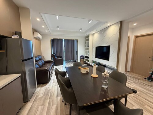 Enjoyable 2+1 bedroom condo with AC in vibrant and River-view in Phnom Penh