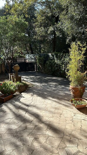 Property grounds - Niche within walking distance of the sea, commercial center, Private access. (Fregene)