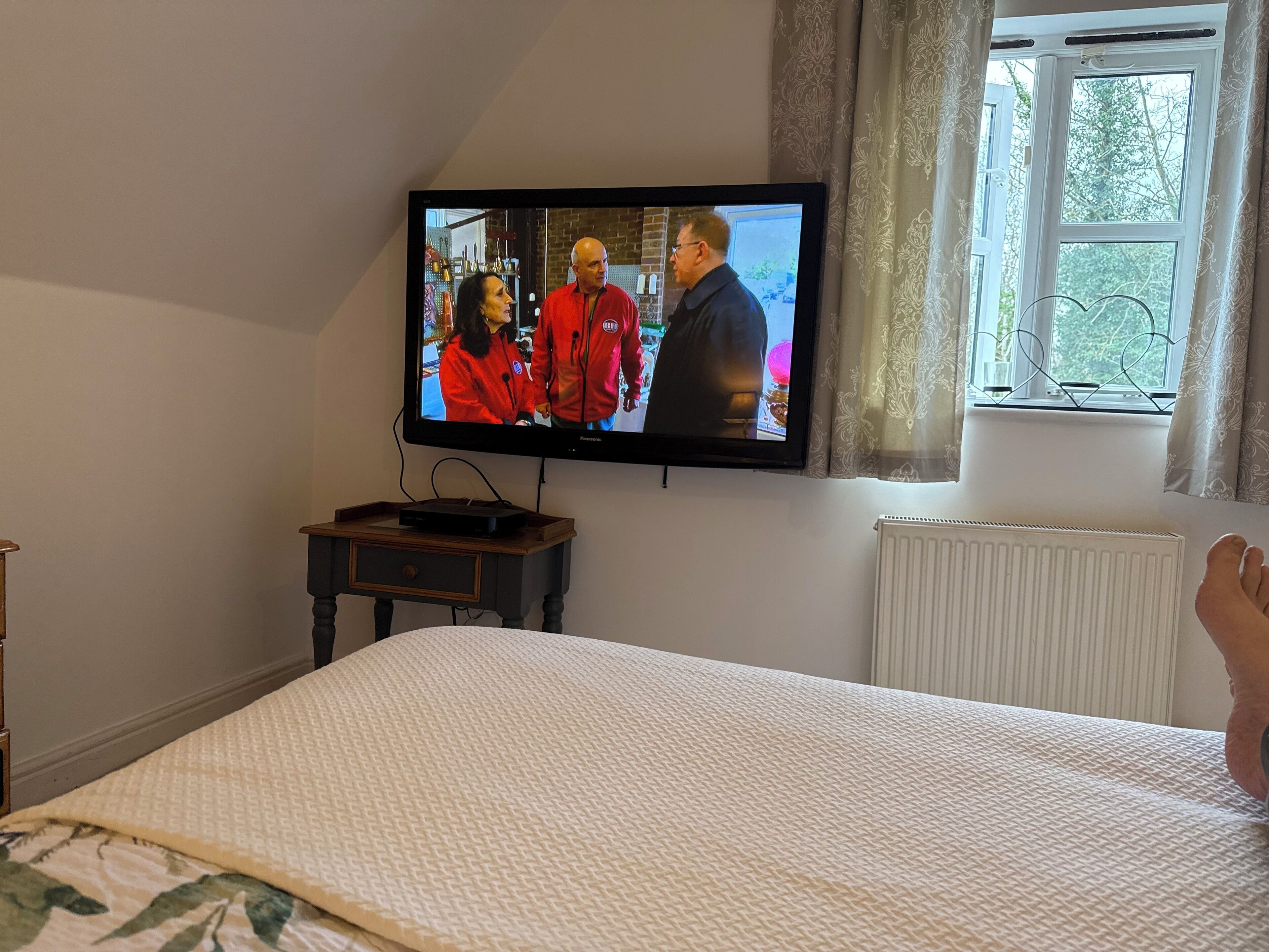 Room, 1 Bedroom, Fireplace | Room amenity