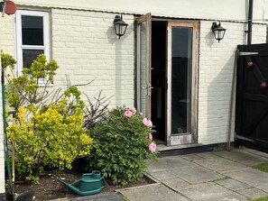 Room, 1 Bedroom, Fireplace | Garden - Room-charming Guest Room With Woodland V (Bedford)