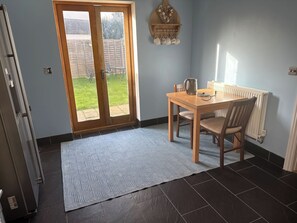 Room, 1 Bedroom, Fireplace - Room-the Woodland View Room (Bedford)