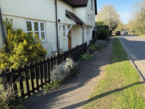 Room, 1 Bedroom | Property grounds