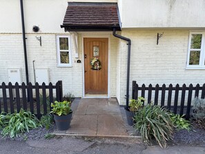 Exterior detail - Room-silsoe Cottage B&B Master Suite (Bedford)