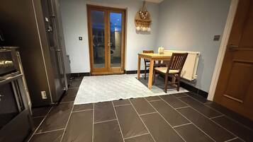 Asrama Umum, 1 kamar tidur, perapian, pemandangan kebun | Tempat makan