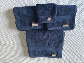 Shared Dormitory, 1 Bedroom, Fireplace, Garden View - Room-our Garden View Room (Bedford)