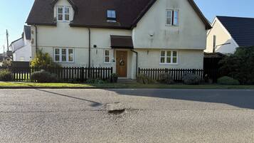 Shared Dormitory, 1 Bedroom, Fireplace, Garden View | Bahagian luar