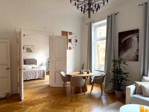 Apartment Stella – Elegante Altbauwohnung in der Innenstadt