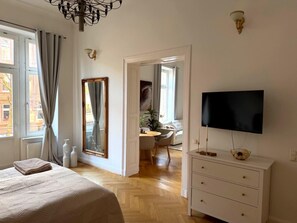 Unclassified image, 4 of 10, button - Apartment Stella – Elegant Historic Apartment in the City Center (Kassel)