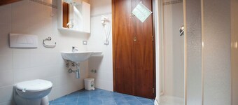 Cozy apartment 5 minutes from the Center and the Pine Forest. Pets allowed