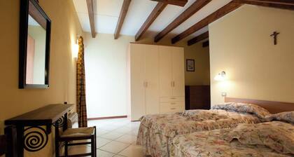 Cozy apartment 5 minutes from the Center and the Pine Forest. Pets allowed