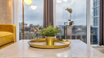 Suite Standard, plusieurs lits | Coin séjour