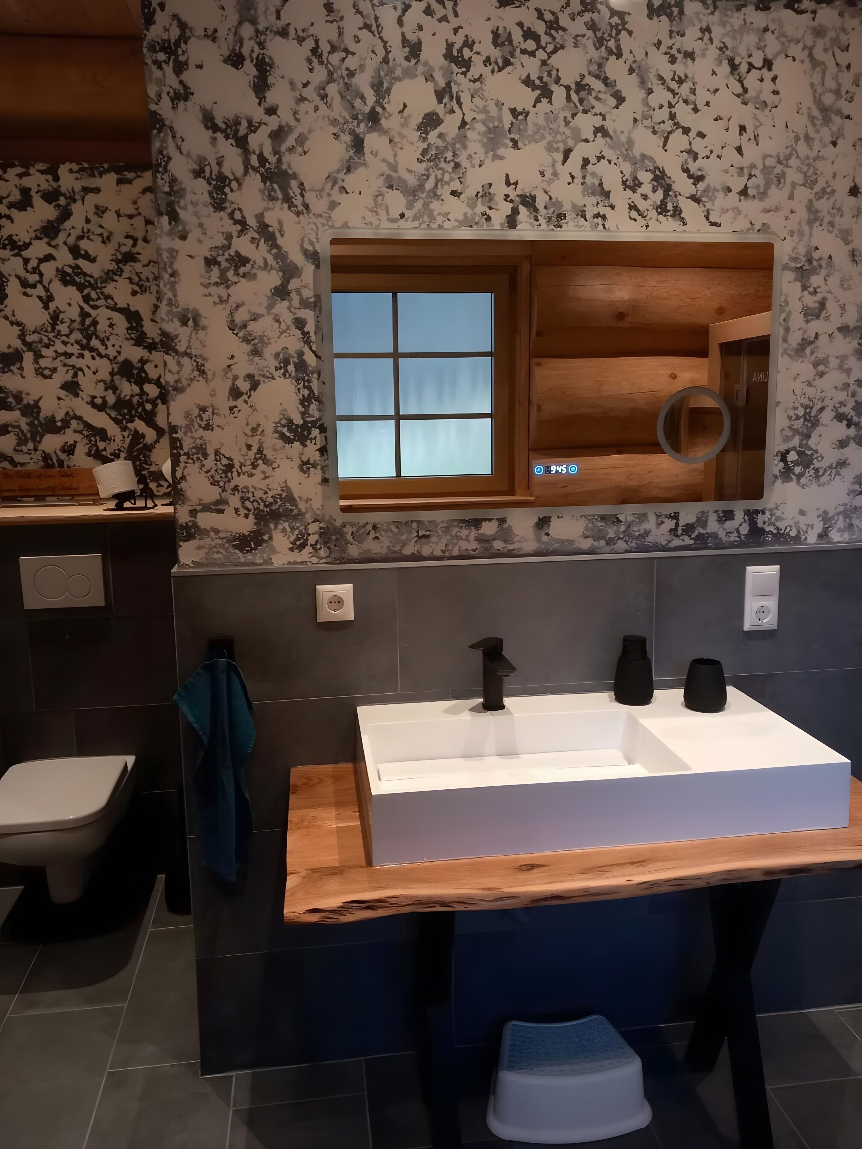 Douche, sèche-cheveux, serviettes fournies