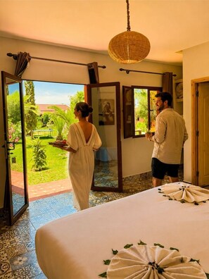 ห้องดีลักซ์สวีท, วิวสวน | ห้องพักตกแต่งอย่างมีเอกลักษณ์, ตกแต่งพิเศษโดยเฉพาะ, โต๊ะทำงาน