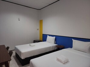 Twin Room, 2 Twin Beds, Private Bathroom | Free WiFi - RYB Hostel Phuket (Phuket)
