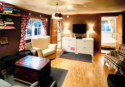 Nice Cozy Cottage With Fireplace, Barbecue hut and Wood Sauna