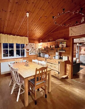 เคบิน, 2 ห้องนอน, ระเบียง, วิวสวน | ร้านอาหาร