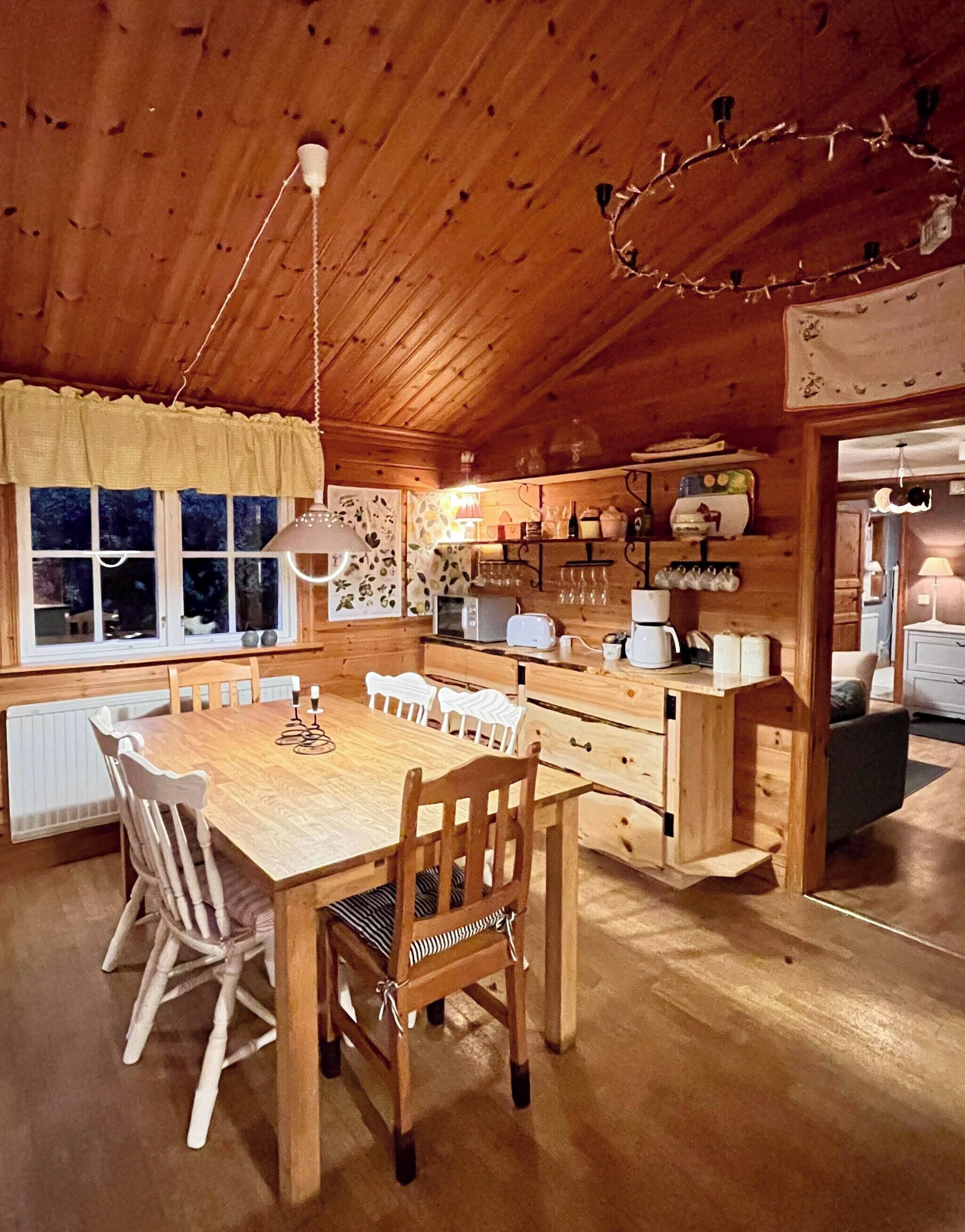 Cabin, 2 Bedrooms, Balcony, Garden View | Dining