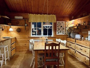 Dining - Nice Cozy Cottage With Fireplace, Barbecue hut and Wood Sauna (Jädraås)