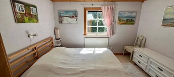 Nice Cozy Cottage With Fireplace, Barbecue hut and Wood Sauna