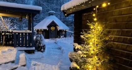 Nice Cozy Cottage With Fireplace, Barbecue hut and Wood Sauna