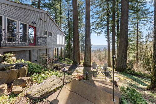 Private Wildwood Hideaway w/ Hot Tub in the Woods