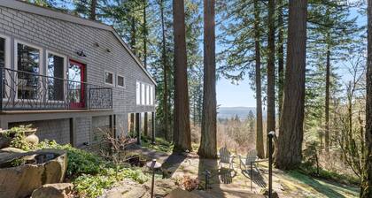 Private Wildwood Hideaway w/ Hot Tub in the Woods