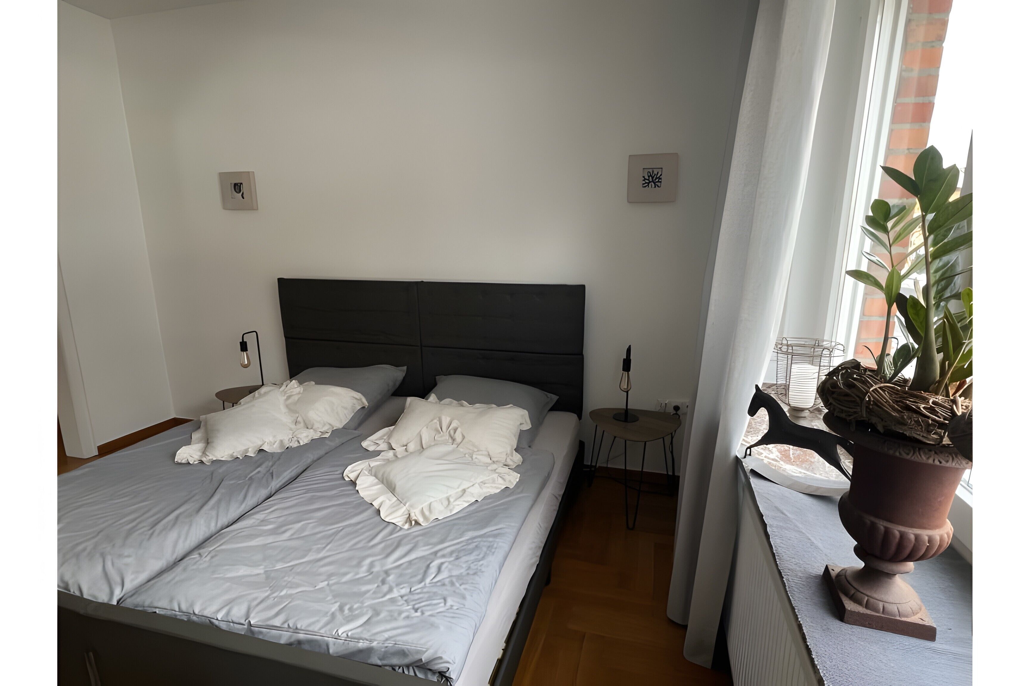 Iron/ironing board, WiFi, bed sheets, wheelchair access