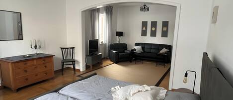 Iron/ironing board, WiFi, bed sheets, wheelchair access