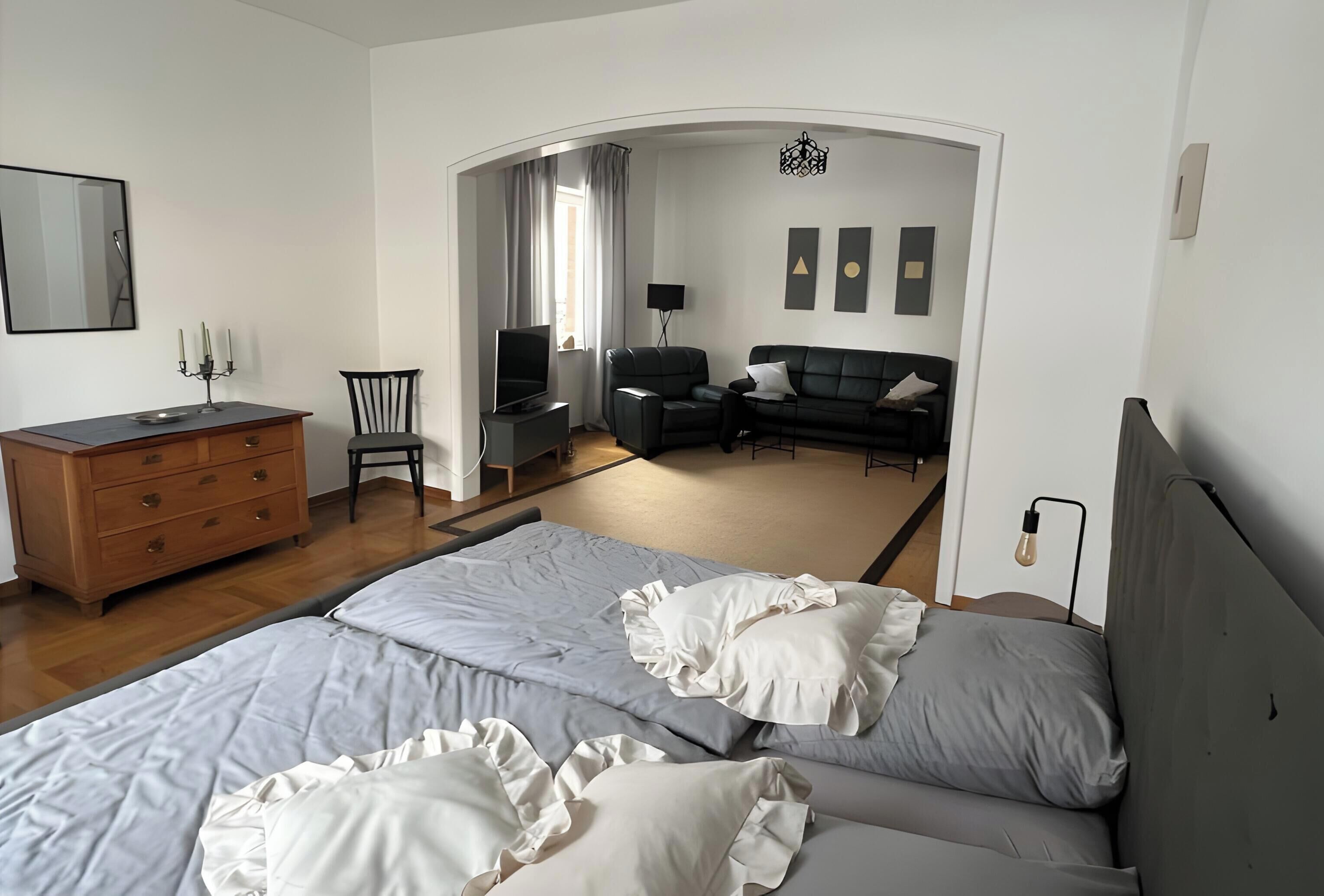 Iron/ironing board, WiFi, bed sheets, wheelchair access