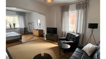 Een strijkplank/strijkijzer, wifi, beddengoed, rolstoeltoegankelijk