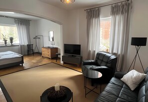 Iron/ironing board, WiFi, bed sheets, wheelchair access