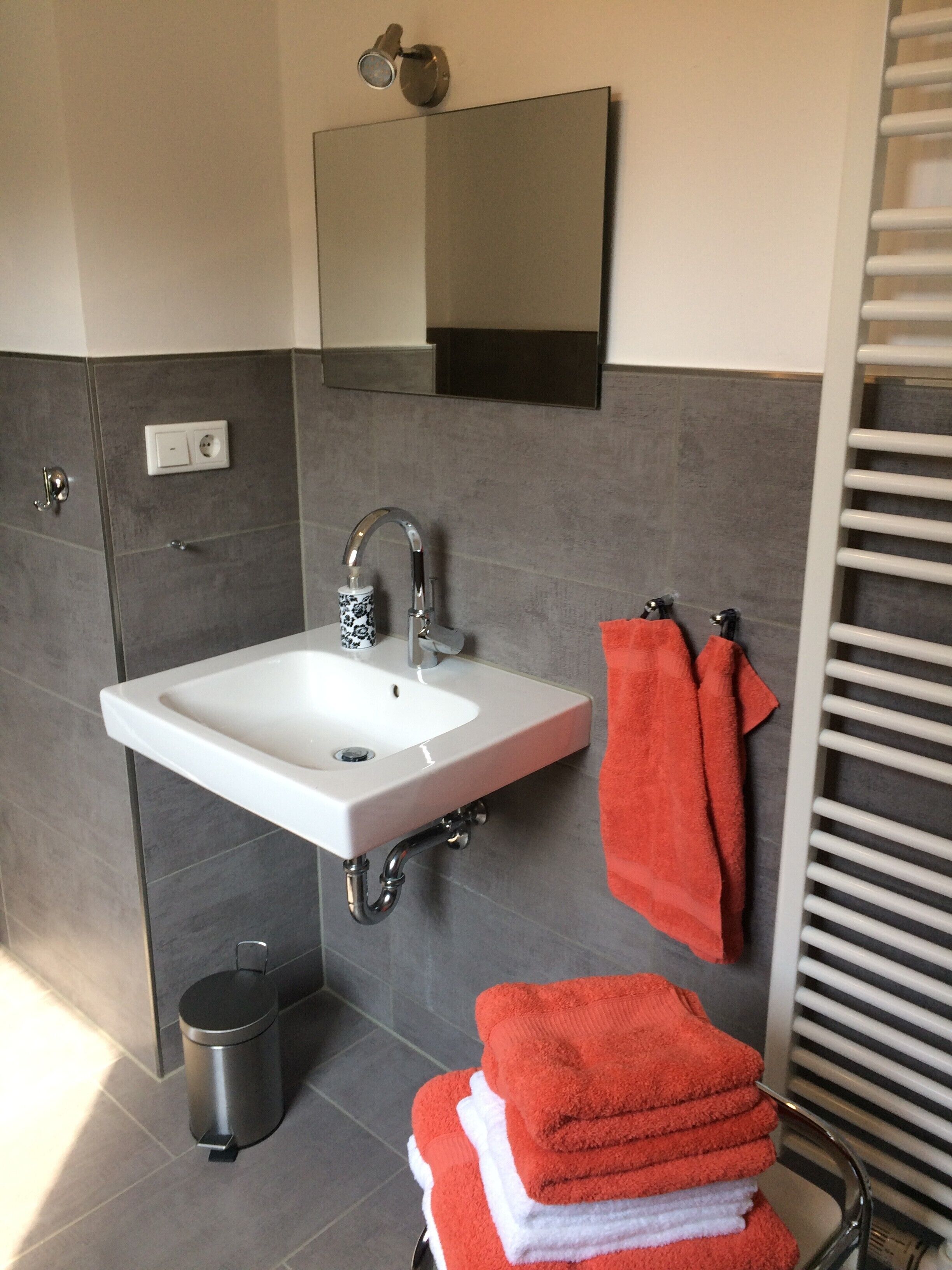 Een douche, een haardroger, handdoeken