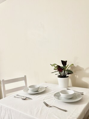 Dining - That White Place (Exeter)